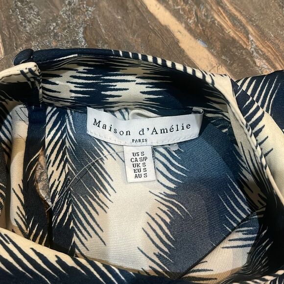 Maison d’ Amelie Women’s Small Blue Cream High Neck 5 Button Cuffs Blouse Sz Sm - Picture 11 of 14